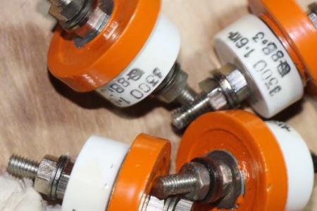 真空開關管的氣密絕緣系統、屏蔽系統以及導電系統